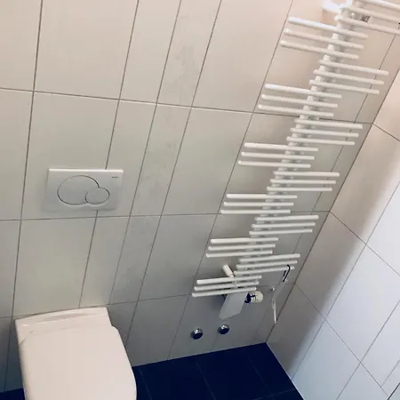 Sunny Quiet Modern 2 Baths *