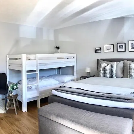 Sunny Quiet Modern 2 Baths Apartment